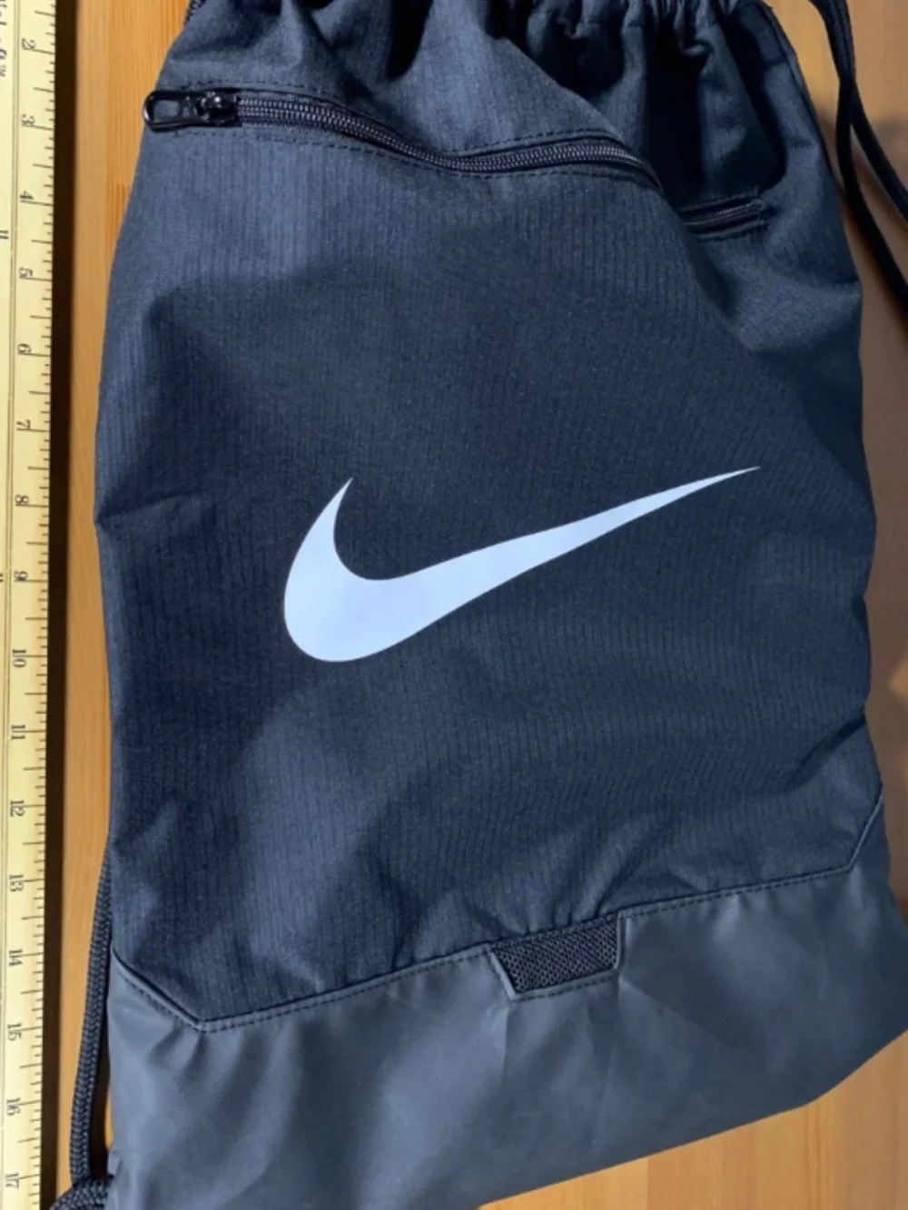 Minimalist, sleek, and highly functional Nike drawstring bag. Perfect for sports